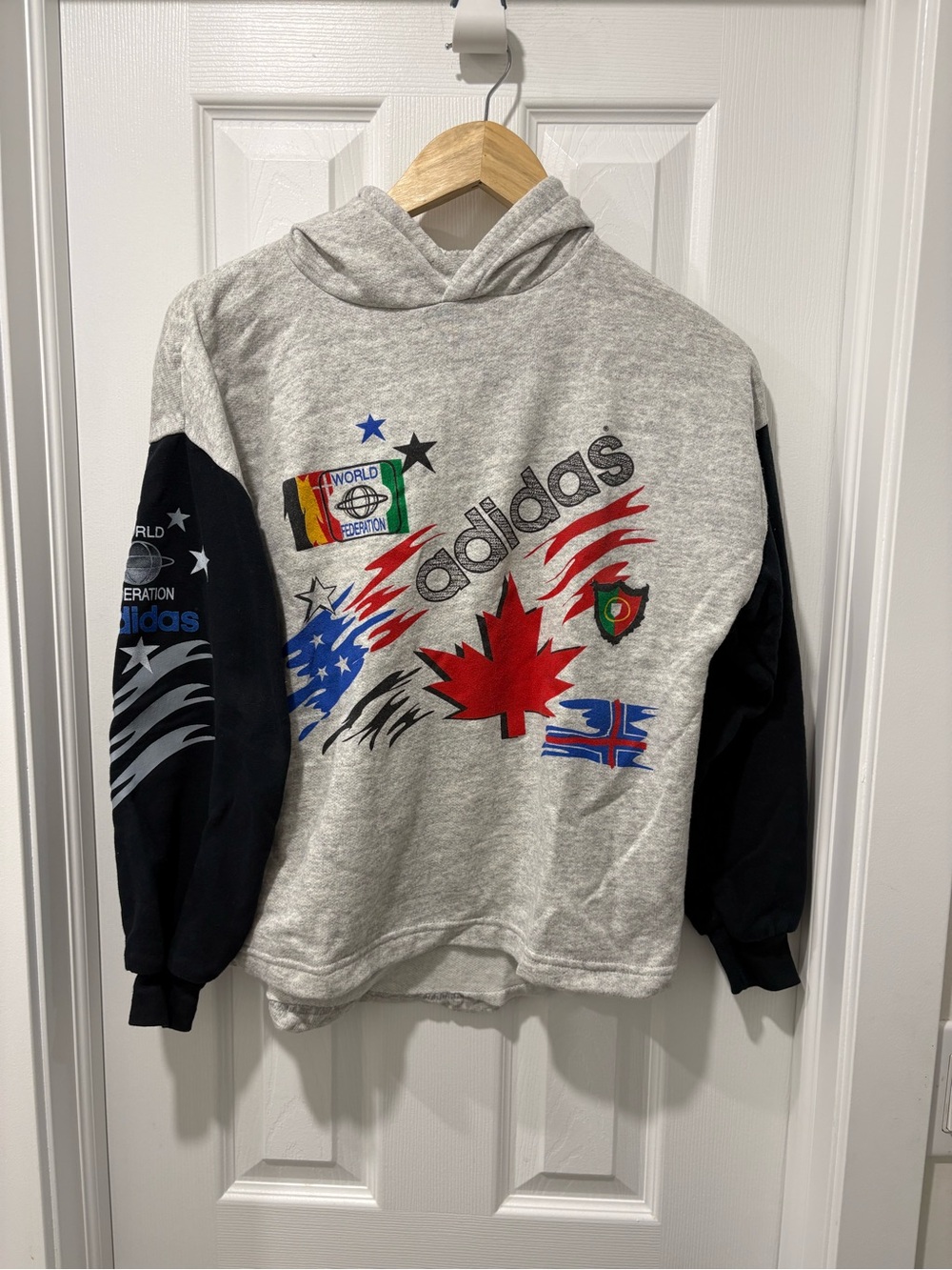 Vintage Adidas 1980s Sweatshirt World Federation YOUTH LARGE Soccer Theme World